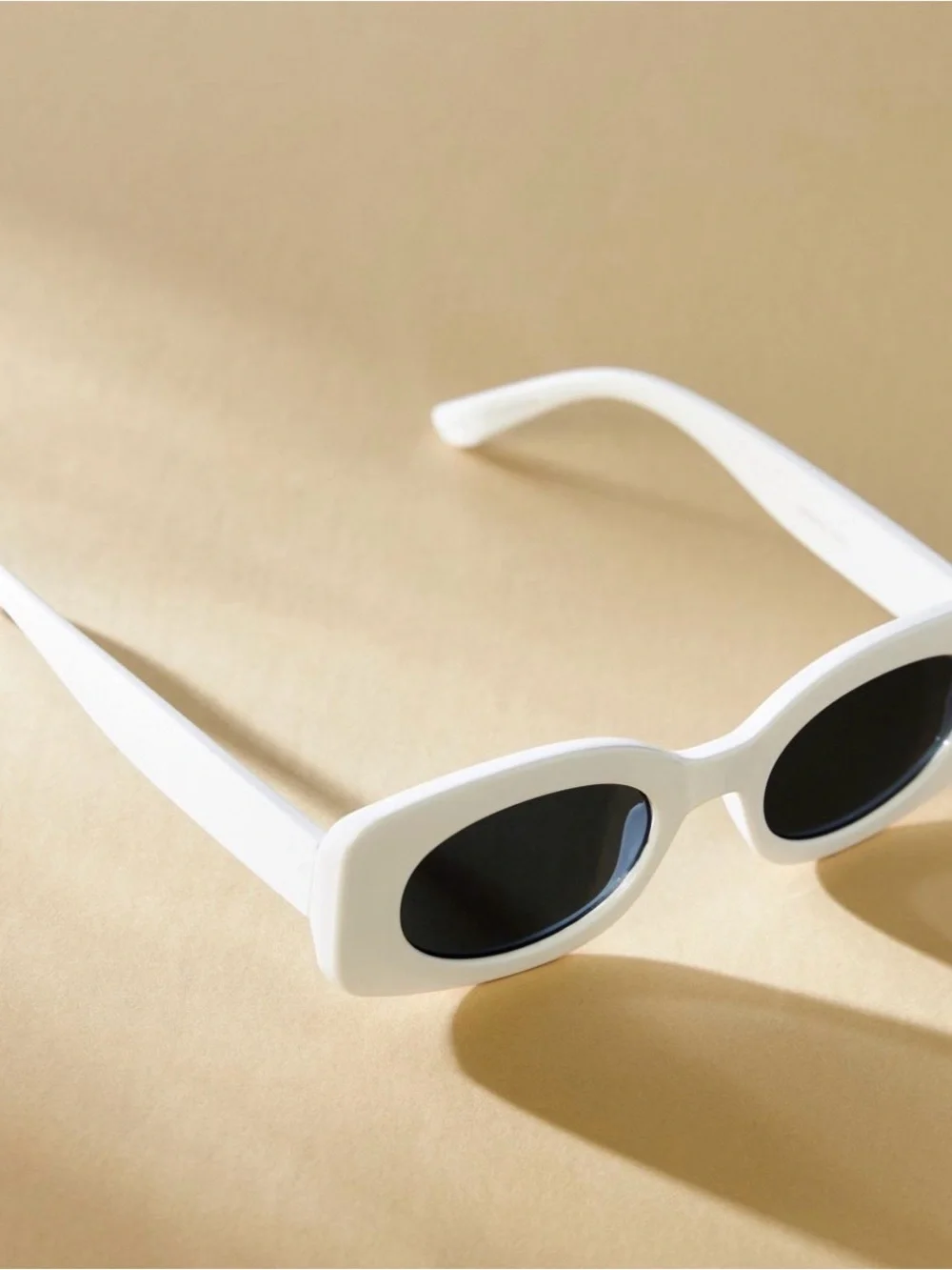 White Retro Oval Women's Sunglasses